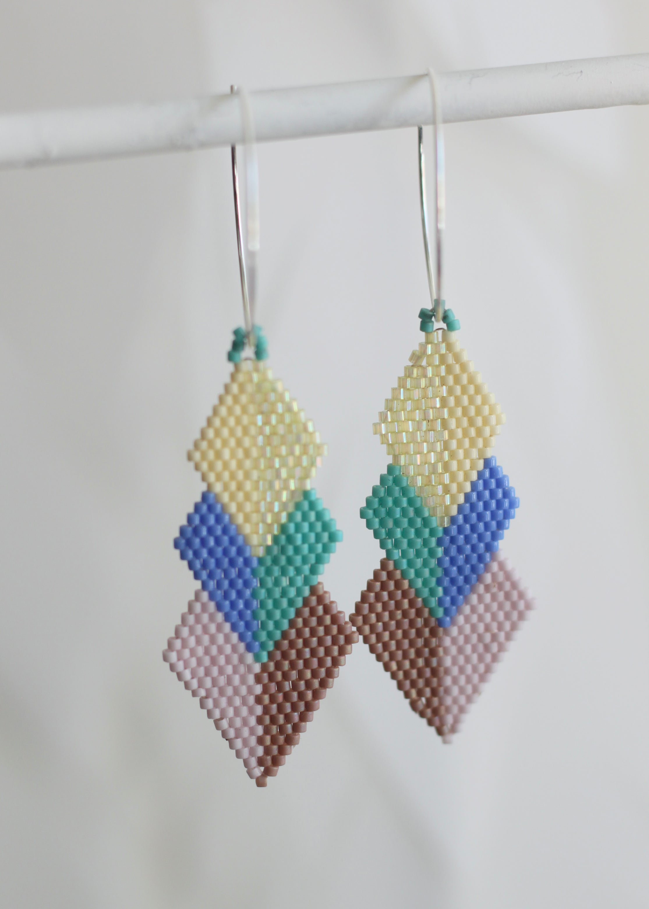 ēska askī x LUZ Collection - Beaded Earrings Japanese Glass Seed Beads - Tsi kwari
